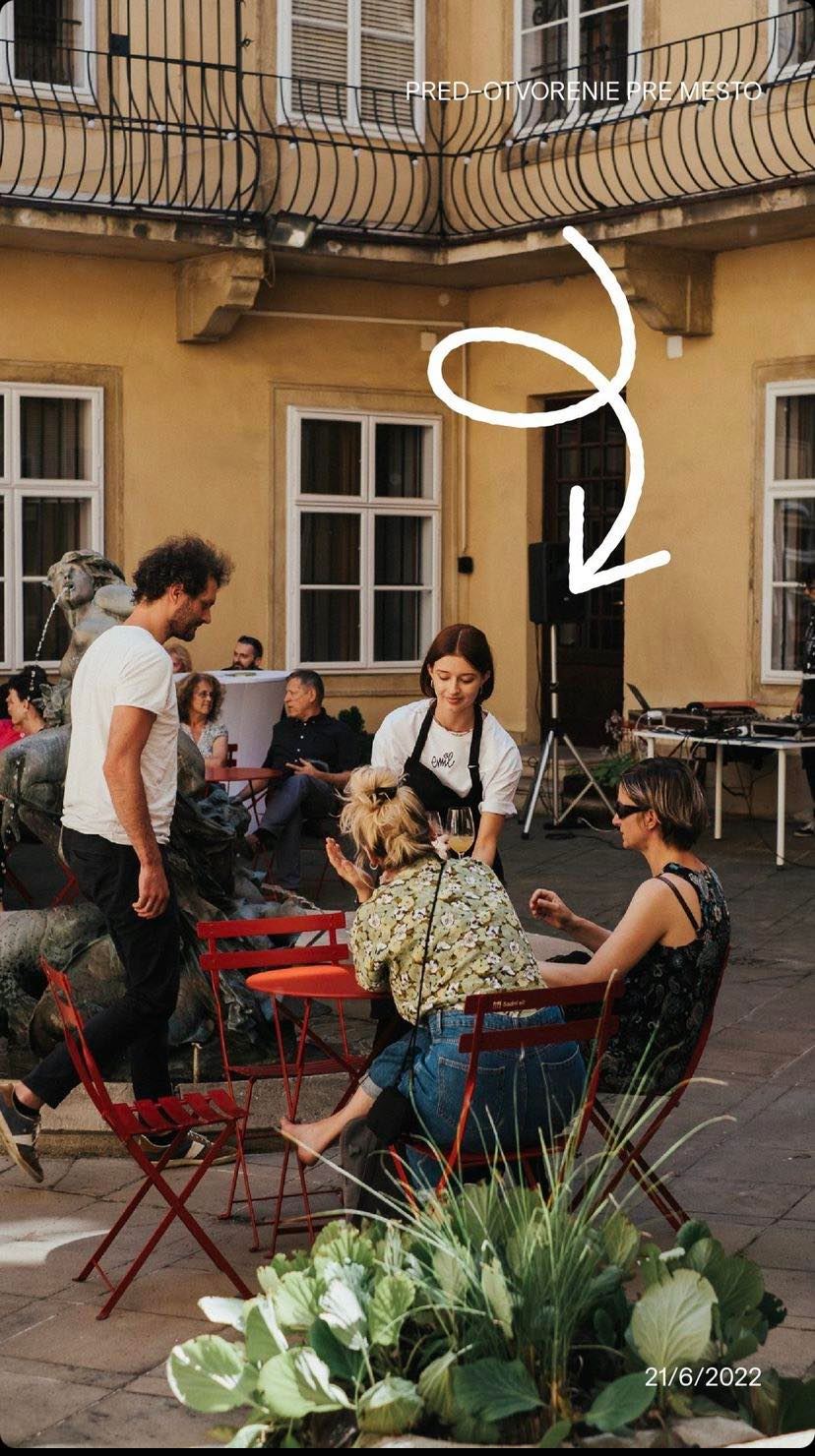 Na snímke kaviareň Emil.