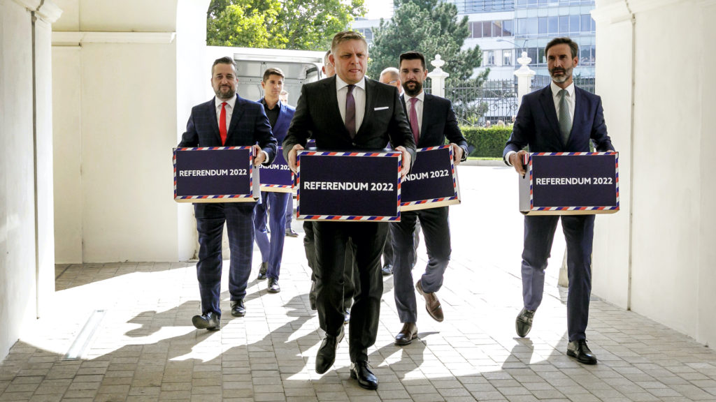 referendum smer prezidentka prečasné voľby