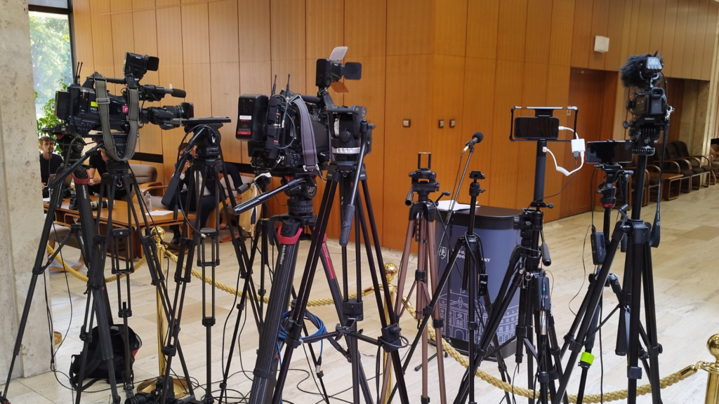 Úrad vlády a kmaery