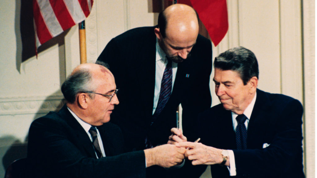 Gorbačov Reagan