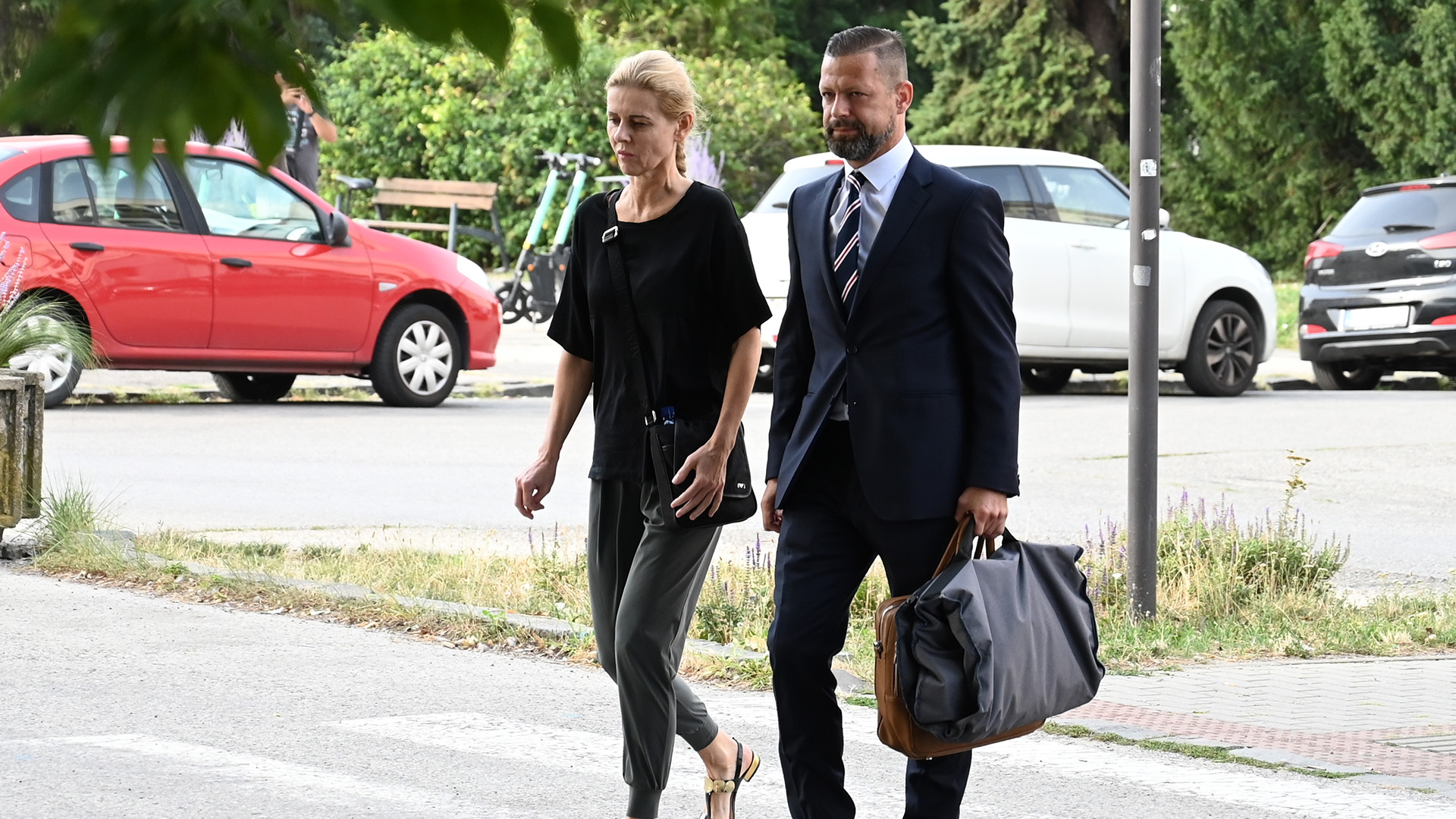 Monika Jankovská kráča na pojednávanie