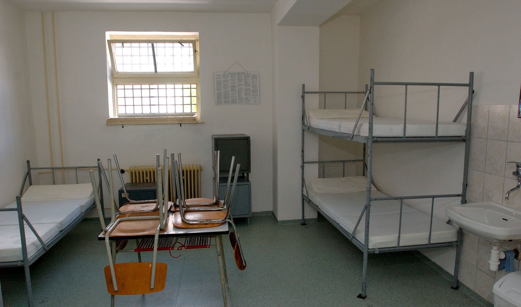 Ústav na výkon väzby v Leopoldove