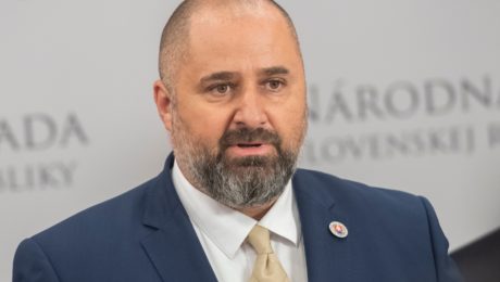 Poslanec strany Sme rodina - Patrick Linhart.