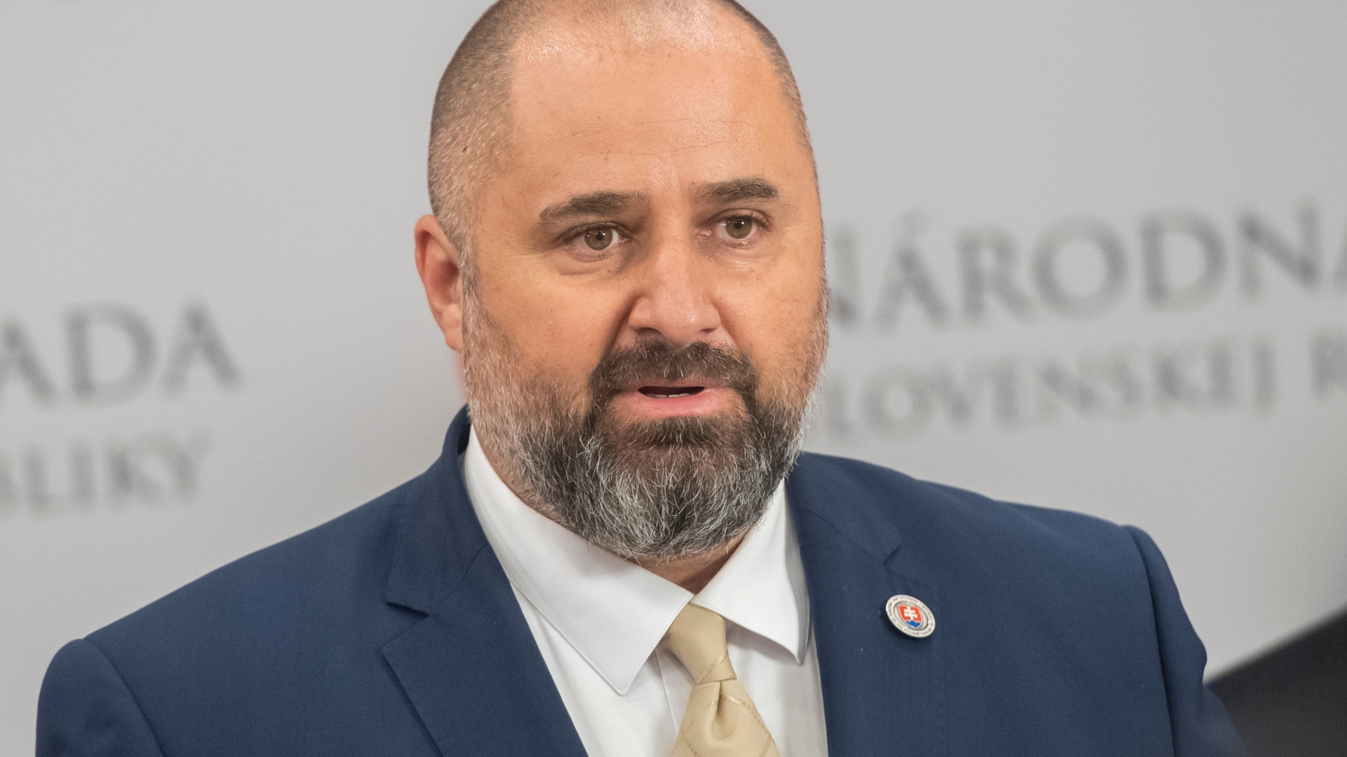 Poslanec strany Sme rodina - Patrick Linhart.