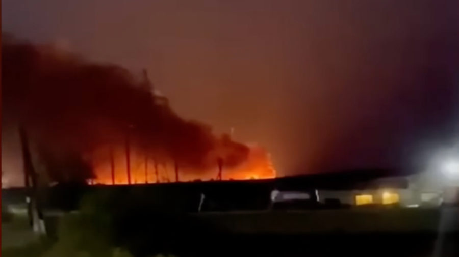 Požiar v ruskom muničnom sklade. Sklad munície v Belgorodskej oblasti zachvátili plamene