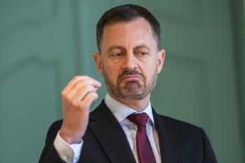 t_20222207_heger_caputova_09887462 Na snímke predseda vlády SR Eduard Heger počas tlačového vyhlásenia po stretnutí s prezidentkou SR Zuzanou Čaputovou v Prezidentskom paláci v Bratislave 22. júla 2022. FOTO TASR - Jaroslav Novák *** Local Caption *** gesto ruka