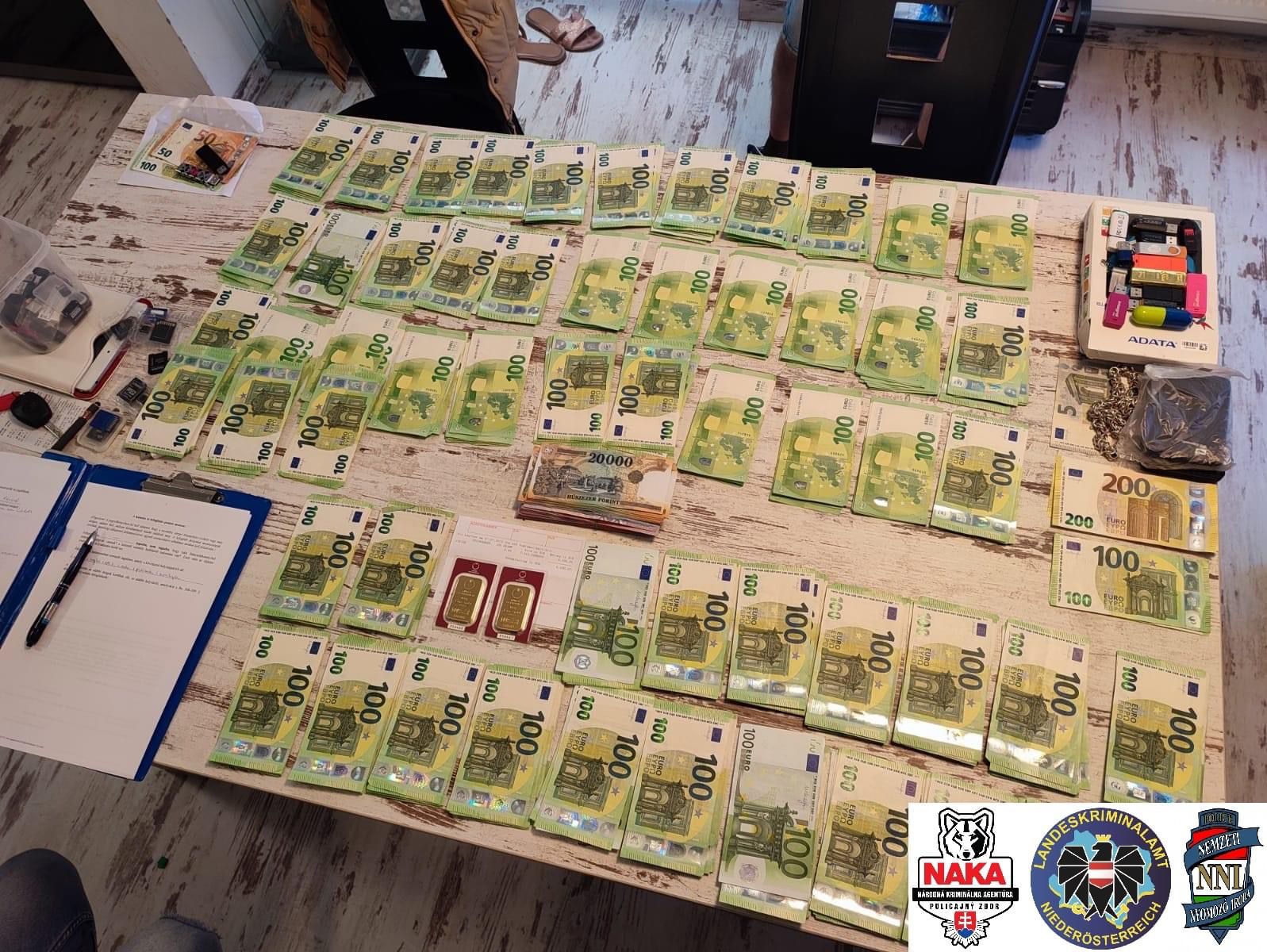 Peniaze ktoré muži zákona počas akcie zaistili.