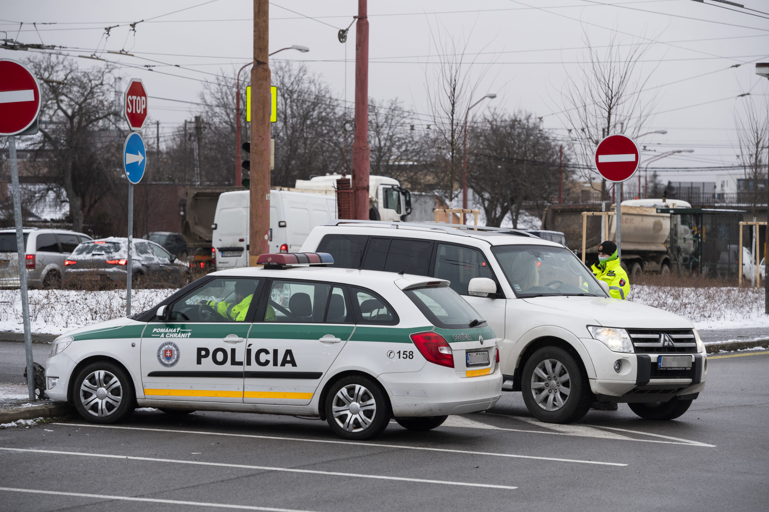 Zastavenie vozidla policajnou hliadkou, kontrola