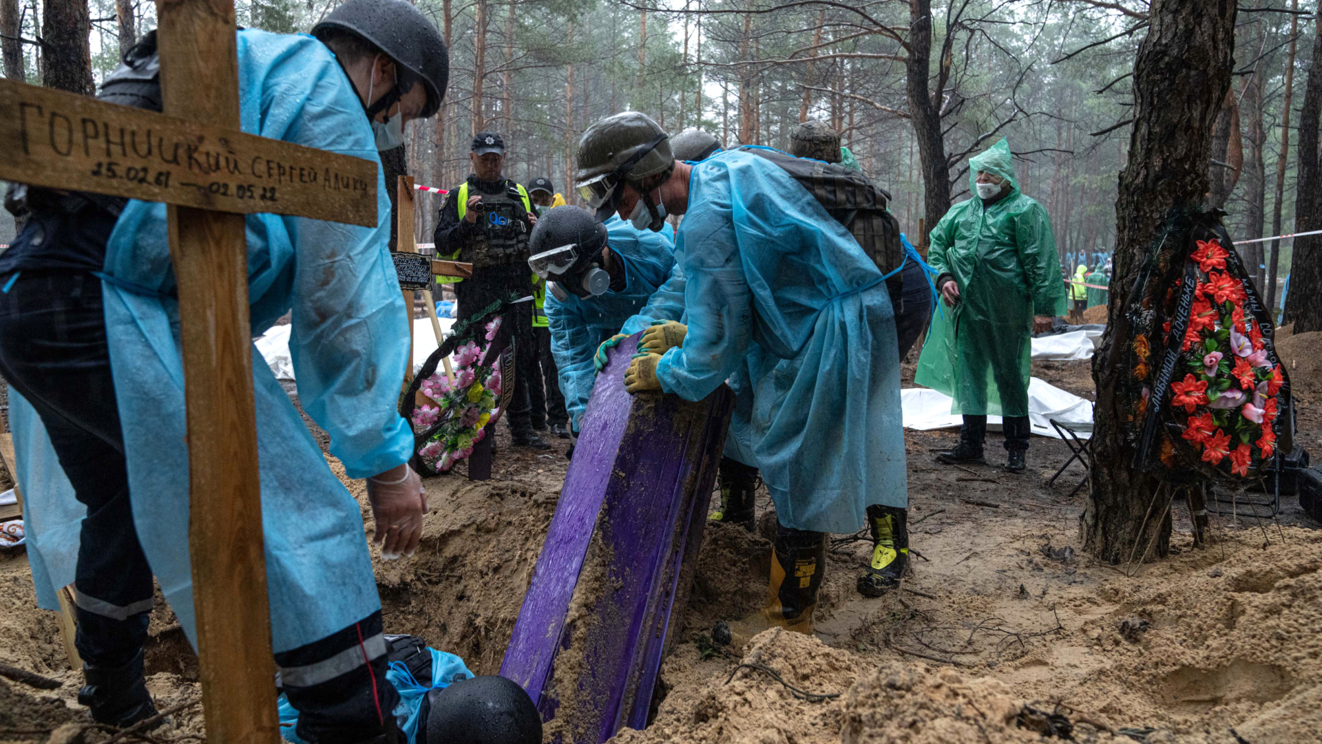 Masový hrob na ukrajine