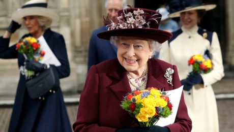 Na snímke z 12. marca 2018 odchádza britská kráľovná Alžbeta II. po návšteve Commonwealth Service vo Westminsterskom opátstve v Londýne.
