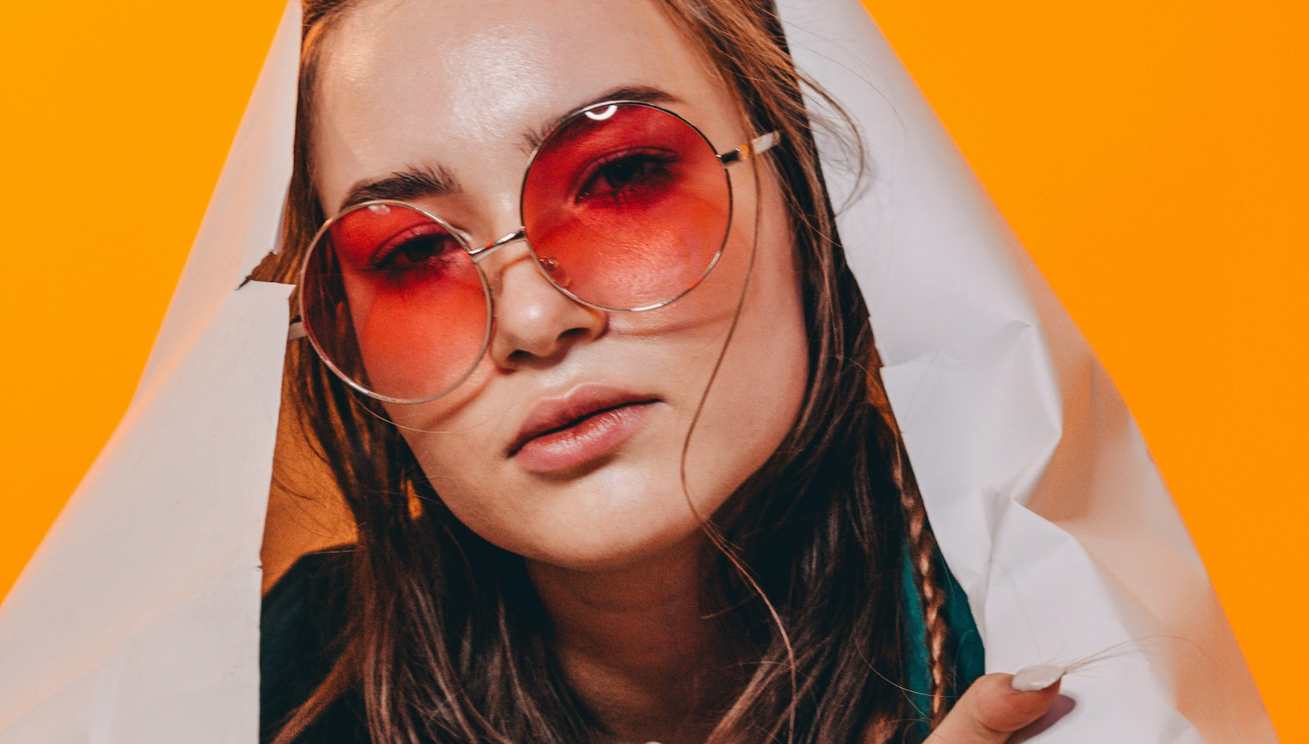 Žena v okuliaroch
