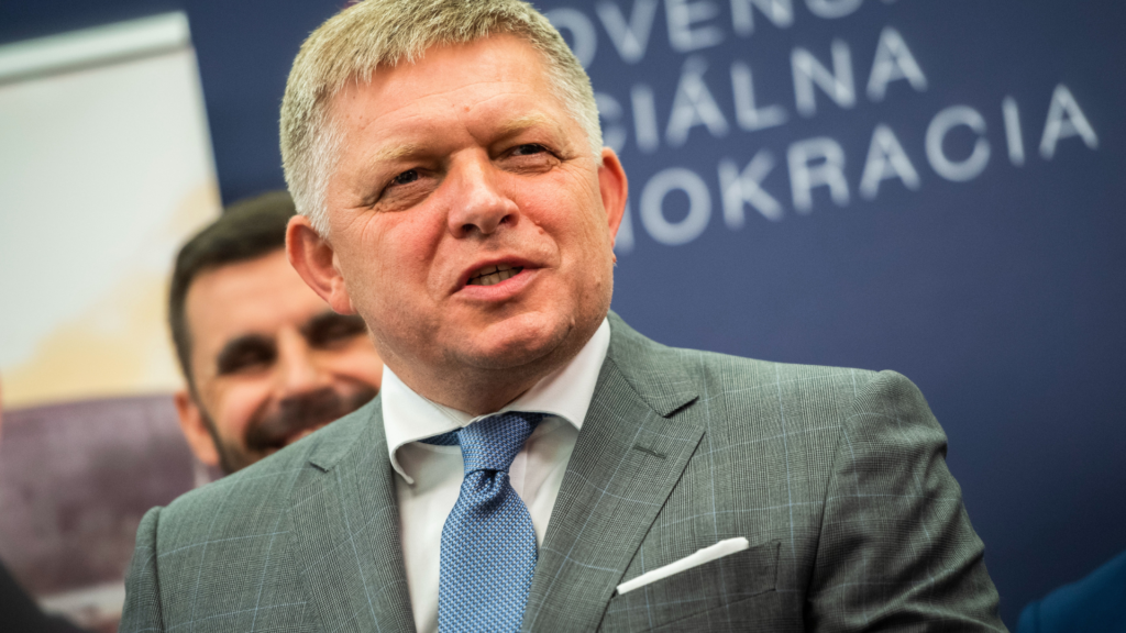 Robert Fico niečo vraví