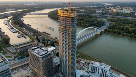 Slovensko má prvý mrakodrap: Eurovea Tower dosiahla výšku 150 metrov a ide vyššie