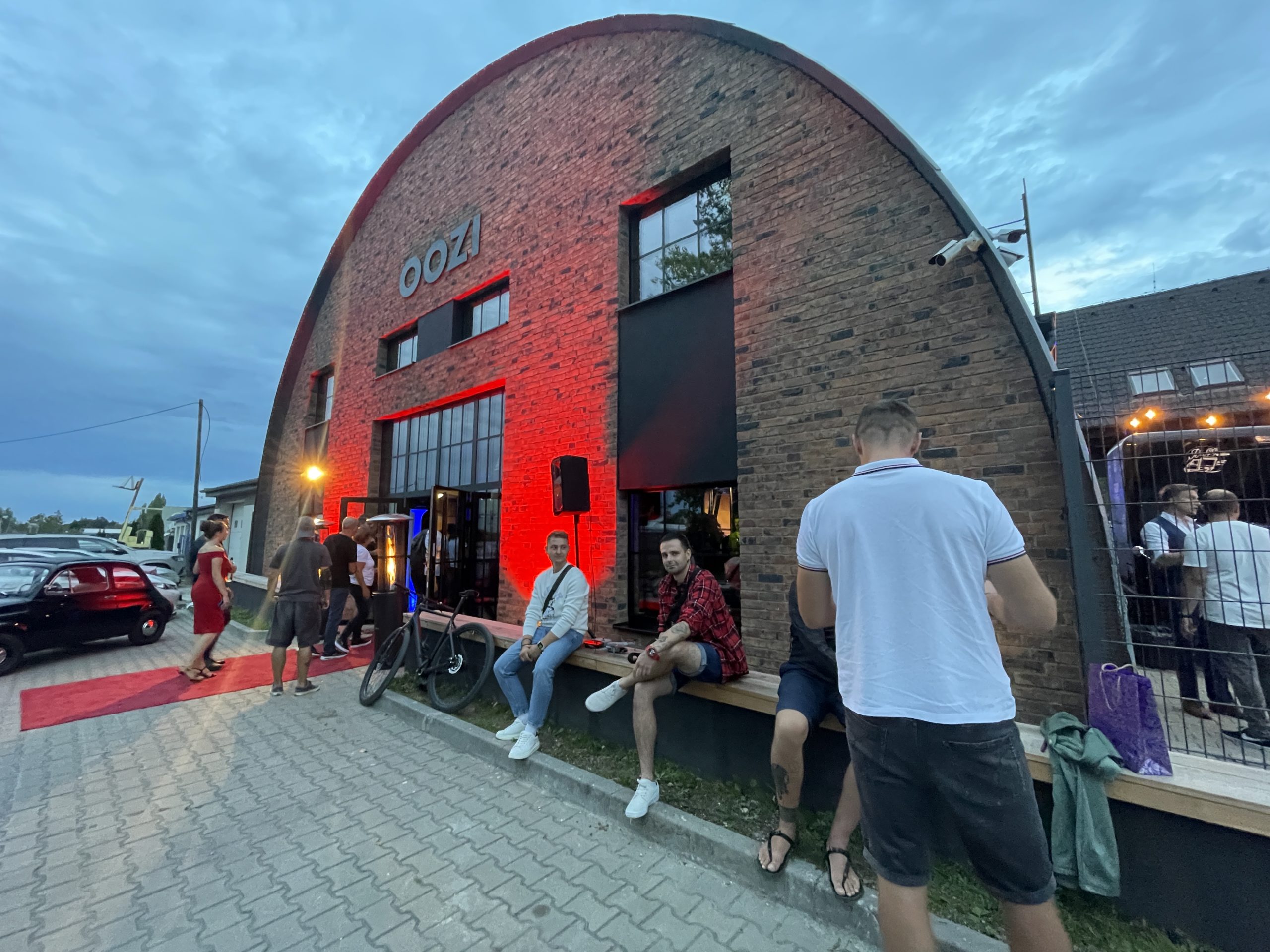 OZZI eventová hala spolu s predajňou