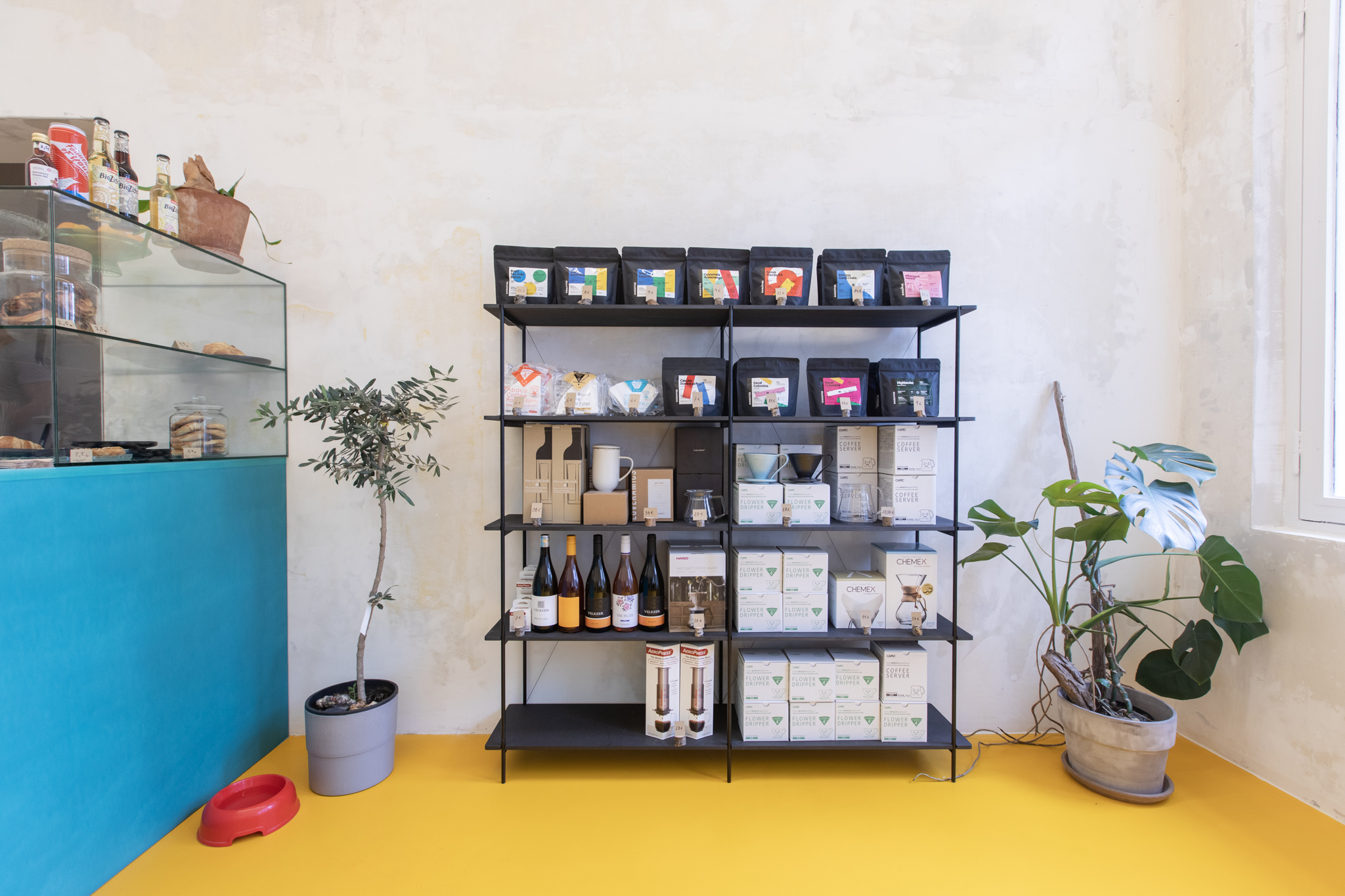 police s ponukou kaviarne