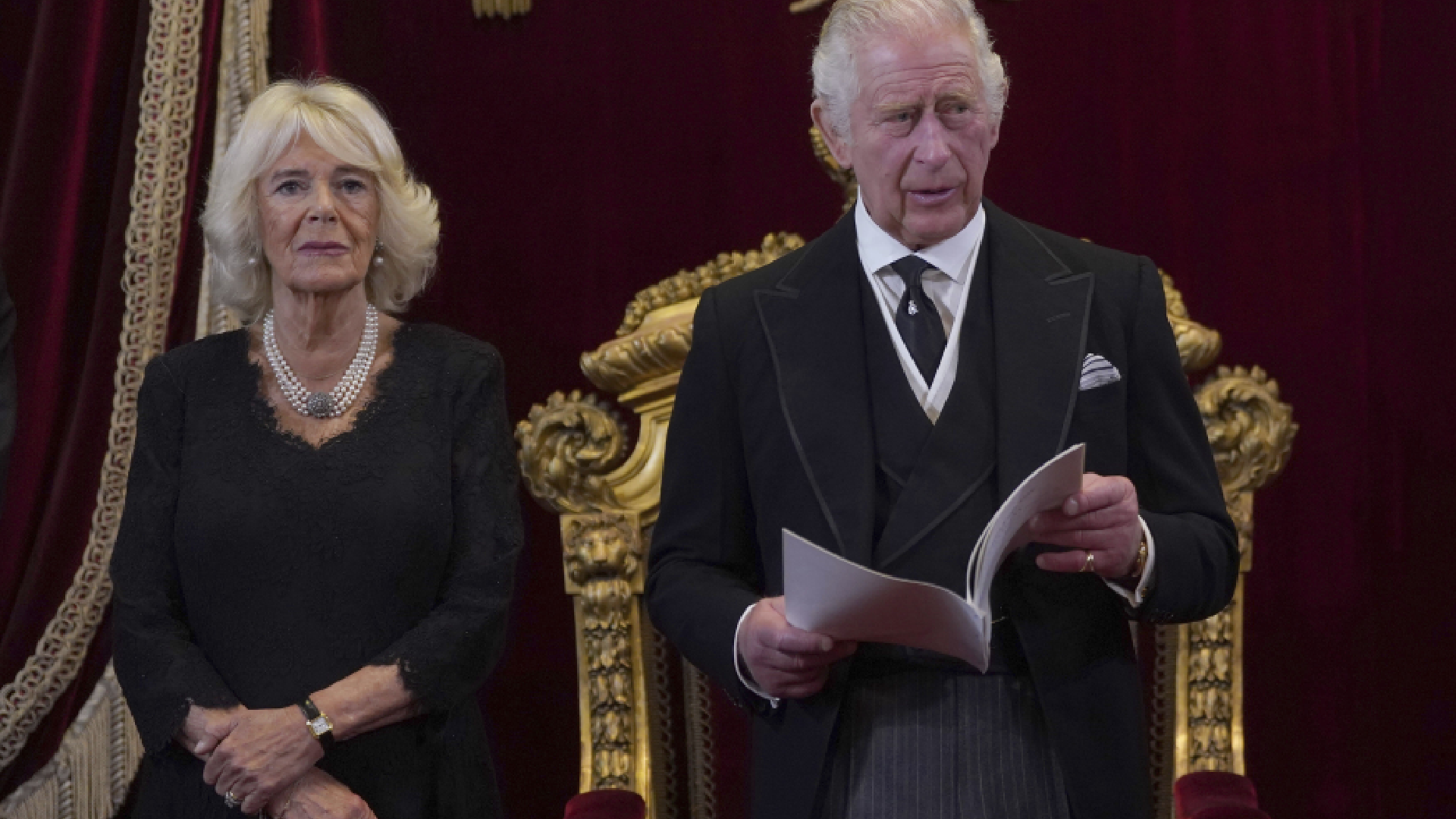 kráľ Karol III. počas príhovoru