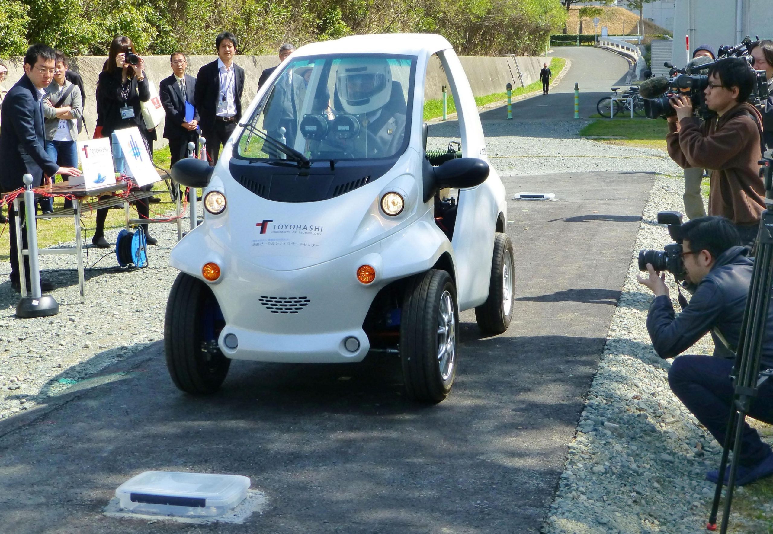 Prvé auto bez batérie predstaviloi v Japonsku.