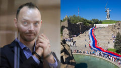 Bývalý ruský reportér Safronov, ruská vlajka rozprestretá na schodoch