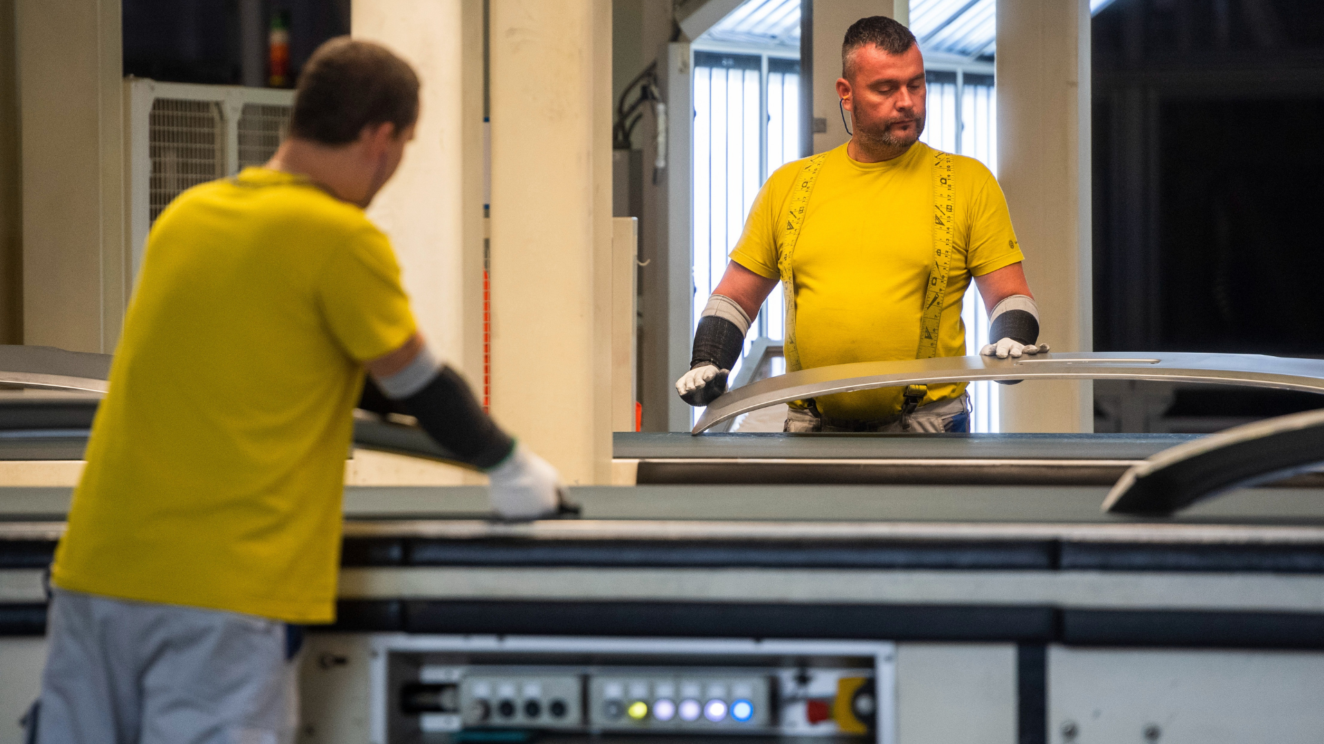 Kontrola kvality vylisovaných dielov v závode