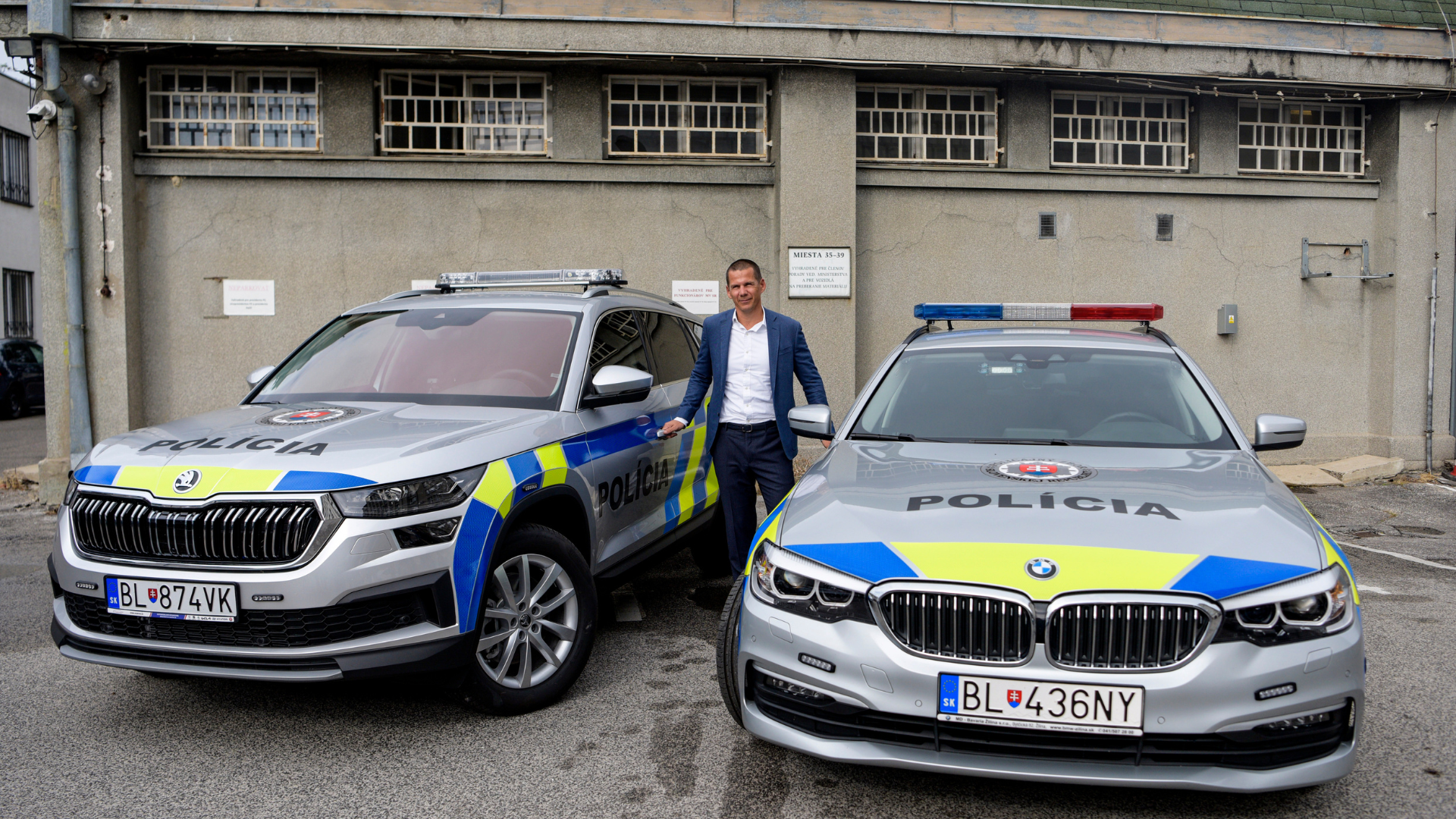 Policajný prezident a nové autá