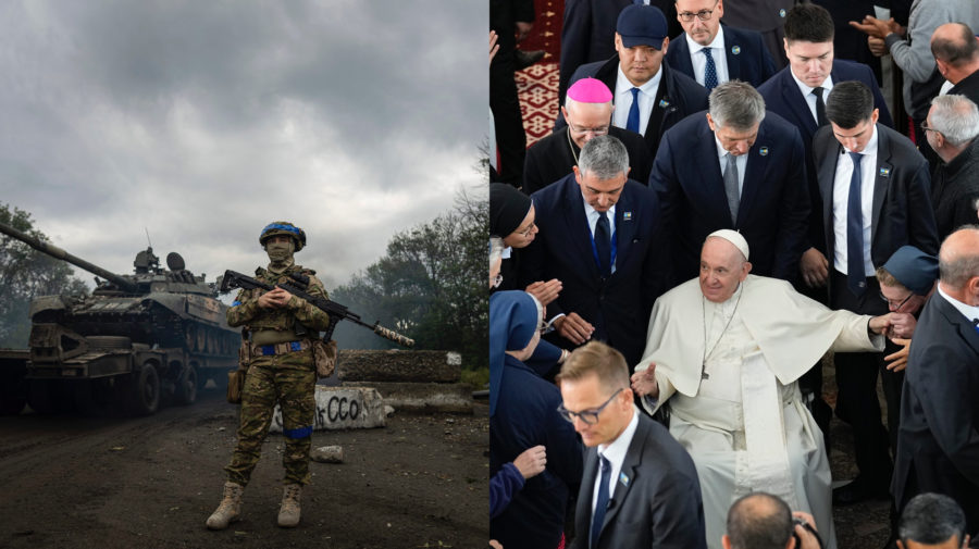 Ukrajinský vojak vo výzbroji stojí na pôde oslobodených ruskom okupovaných oblastí, Pápeža sprevádza a obdivuje dav významných predstaviteľov