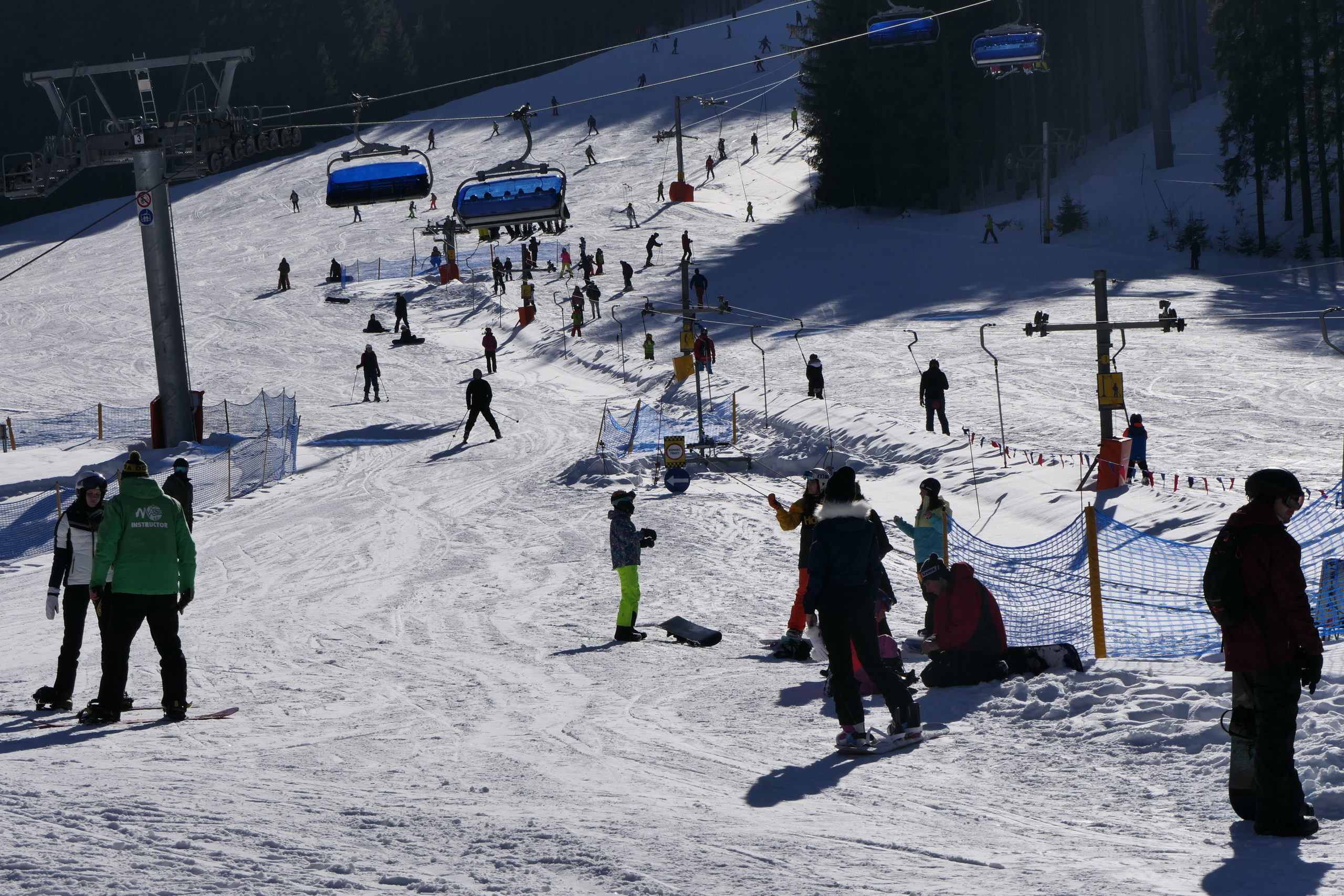 Jarná lyžovačka na Štrbskom Plese vo Vysokých Tatrách