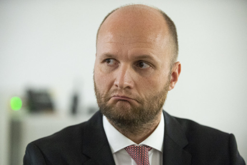 Jaroslav Naď sa mračí