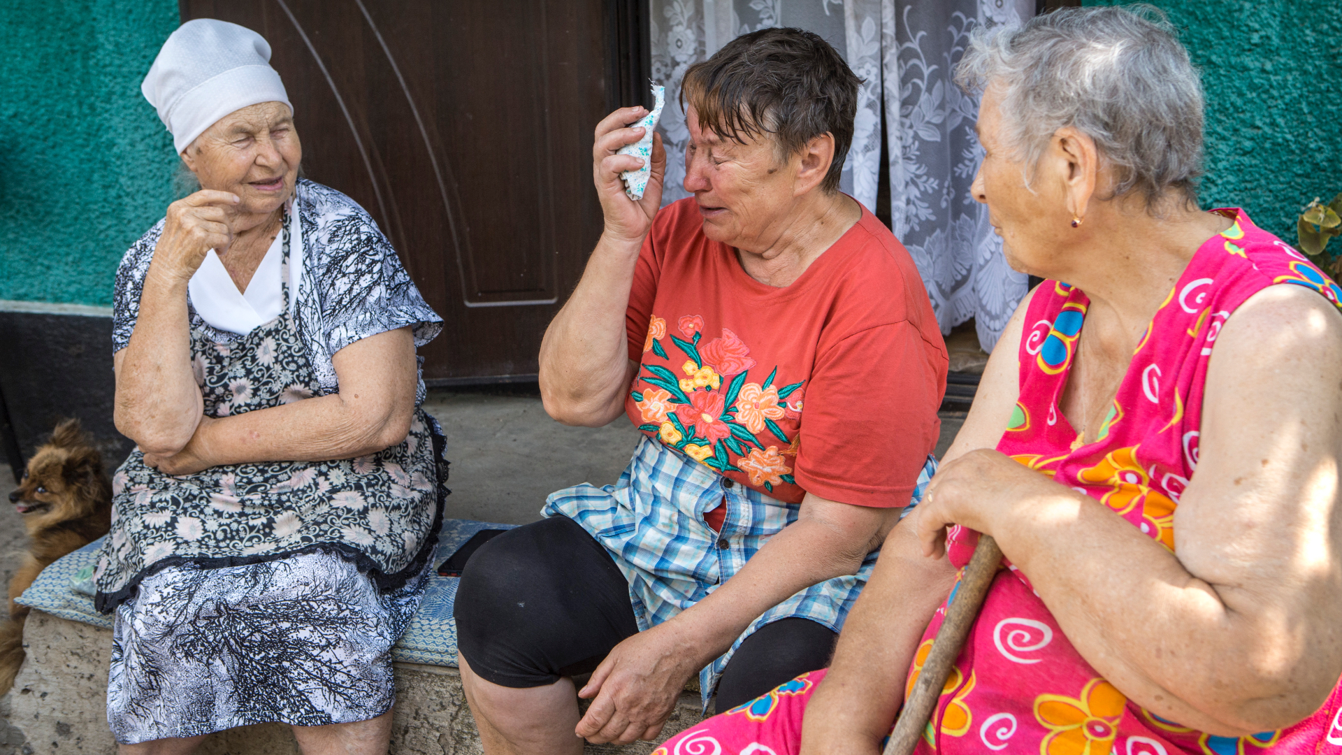 Dobrovoľníci na Ukrajine pracujú a pomáhajú. Rozvážajú humanitárnu pomoc, evakuujú ľudí a poskytujú im domovy. Pôsobí tu Nadácia Integra a organizácia Realis