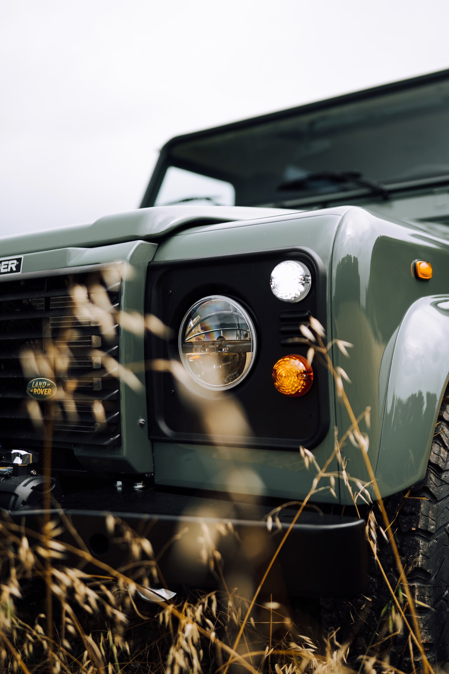 Na snímke je ikonické vozidlo značky Land Rover.