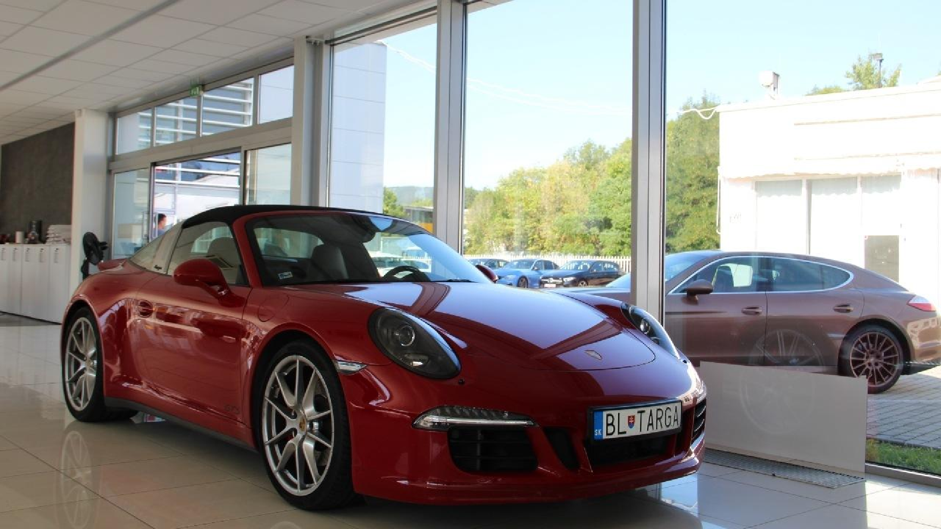 model auta značky porsche v požičovni auto prestige