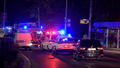 Tragická nehoda v Bratislave na Zochovej ulici, pri ktorej vodič pod vplyvom alkoholu narazil do zastávky MHD.