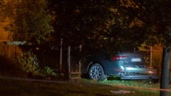 Auto značky ŠKODA SUPERB, ktoré narazilo do ľudí na Zochovej ulici v Bratislave.