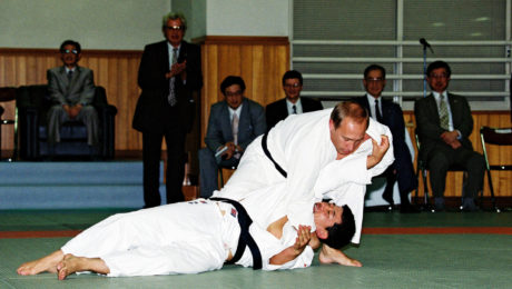 Prezident Putin verejne vystúpil na tatami v Paláci bojových umení Kodokan v Tokiu, v roku 2000.