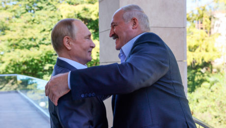 Vladimir Putin na stretnutí v rezidencii Bocharov Ruchei v Soči s bieloruským prezidentom Alexandrom Lukašenkom.