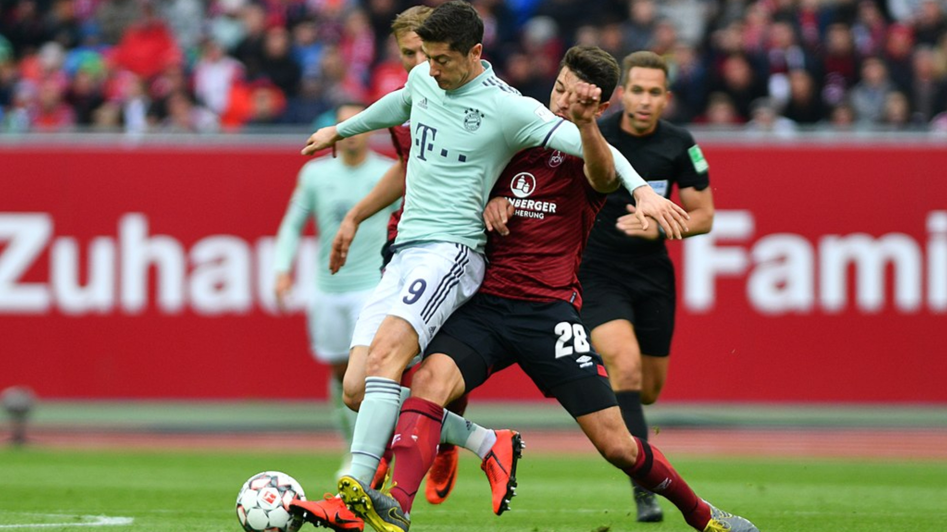 7. Robert Lewandowski - poľský futbalista, 34 rokov.