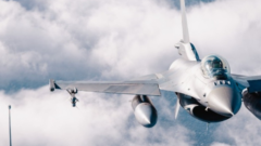 Stíhacie lietadlo vo vzduchu