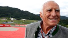Na snímke je zakladateľ Red Bull Dietrich Mateschitz.