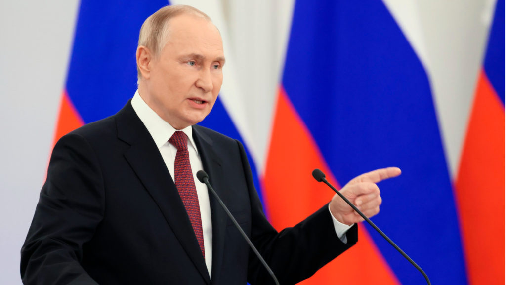 Putin gestikuluje pri prejave o anexii 4 častí Ukrajiny