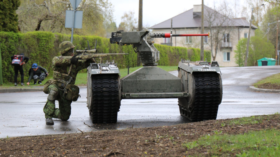 robotické vozidlo THEMIS v rukách estónskej armády