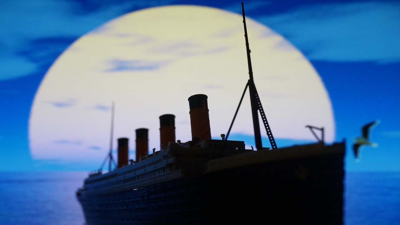 Výletná loď podobná Titanicu