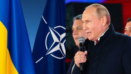 Ukrajinská vlajka a vlajka NATO. Putin kričí do mikrofónu