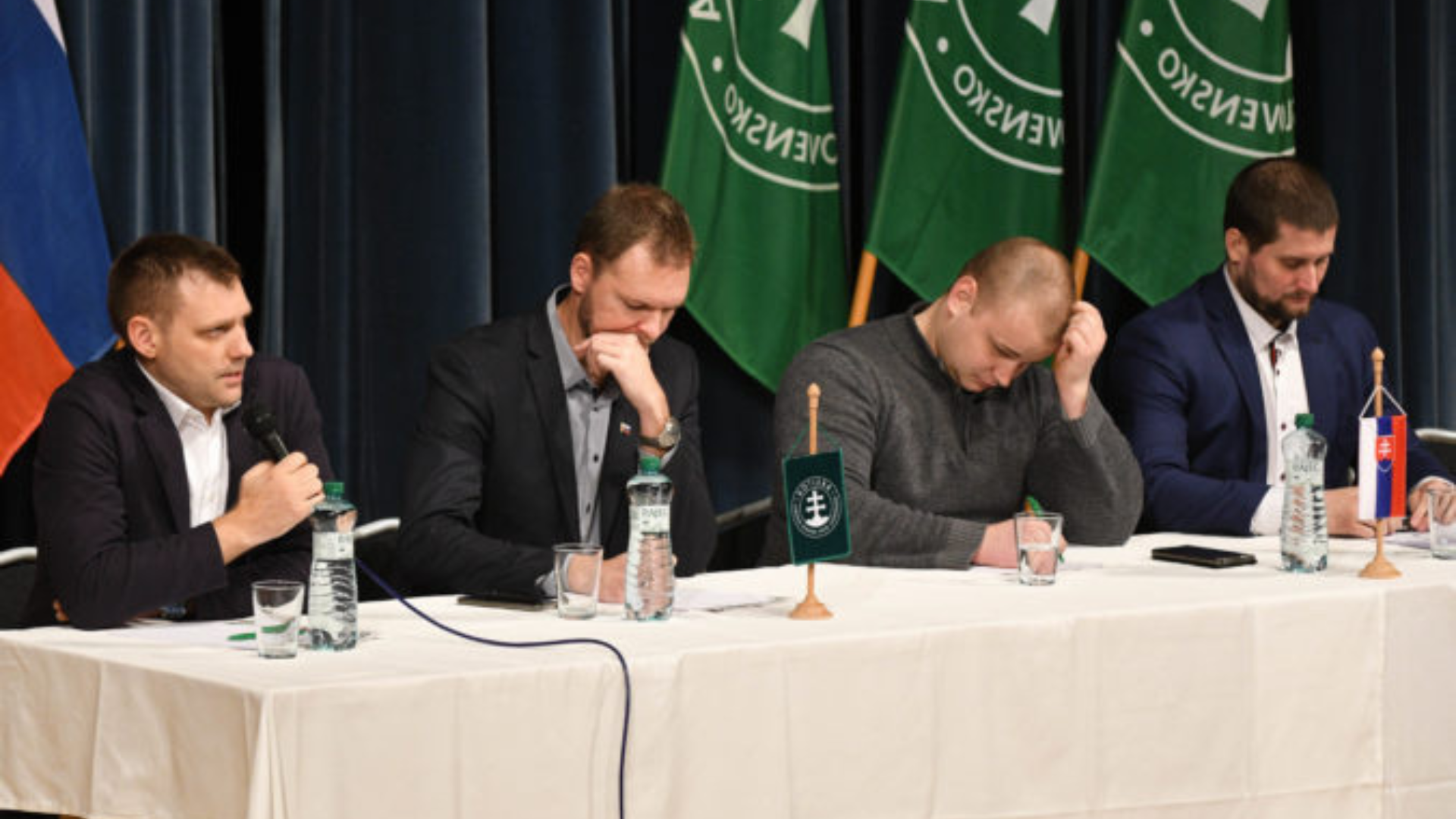 Tomáš Taraba a ĽSNS v kultúrnom dome