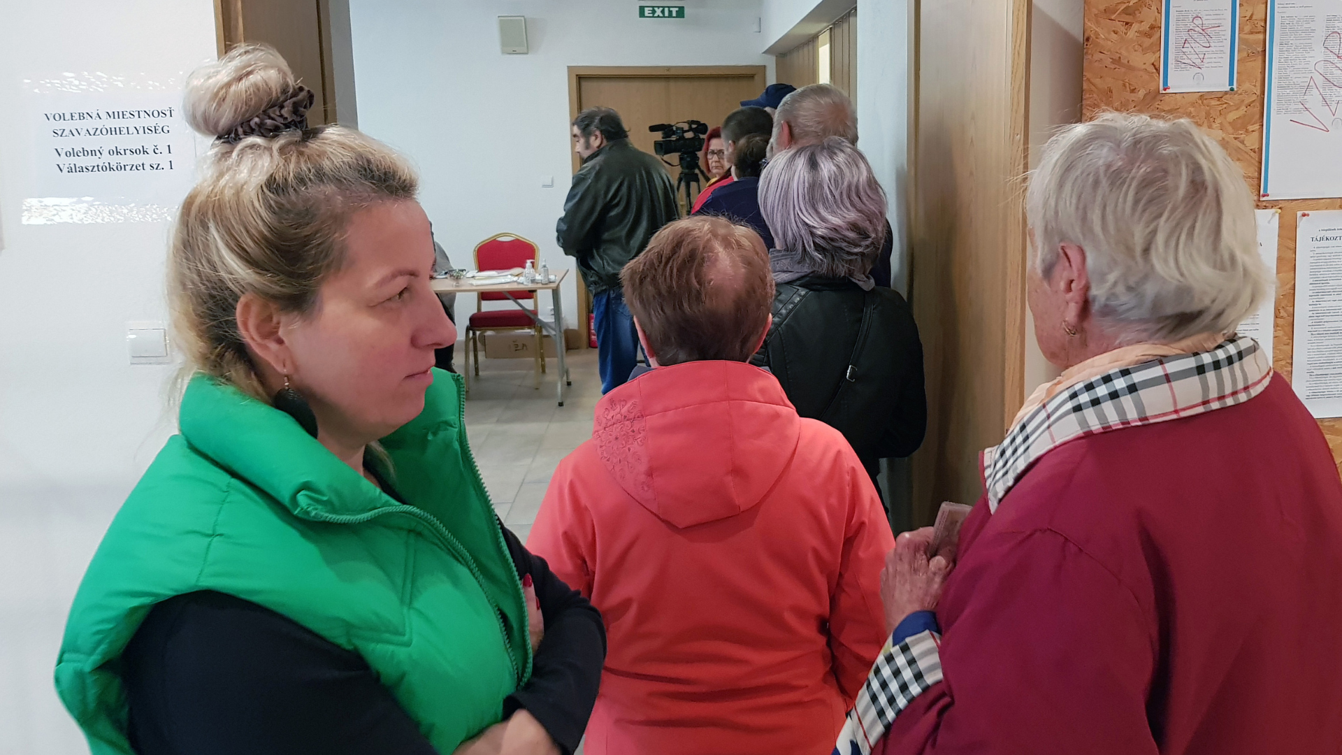 Rad pred volebnou miestnosťou