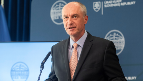 Minister hospodárstva na tlačovej konferencii