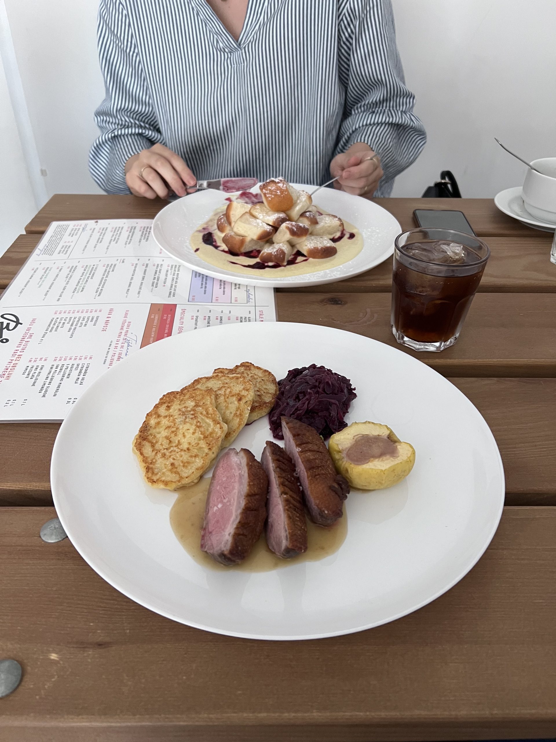 Kamoši Jakub Ptačin z marketingu a Lukáš Kojdiak začiatkom roka otvorili Bistro24 na Štefánikovej.