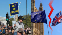 Ľudia v Británii sú nespokojní s Brexitom, protestujú. Vlajka EÚ a Spojeného kráľovstva