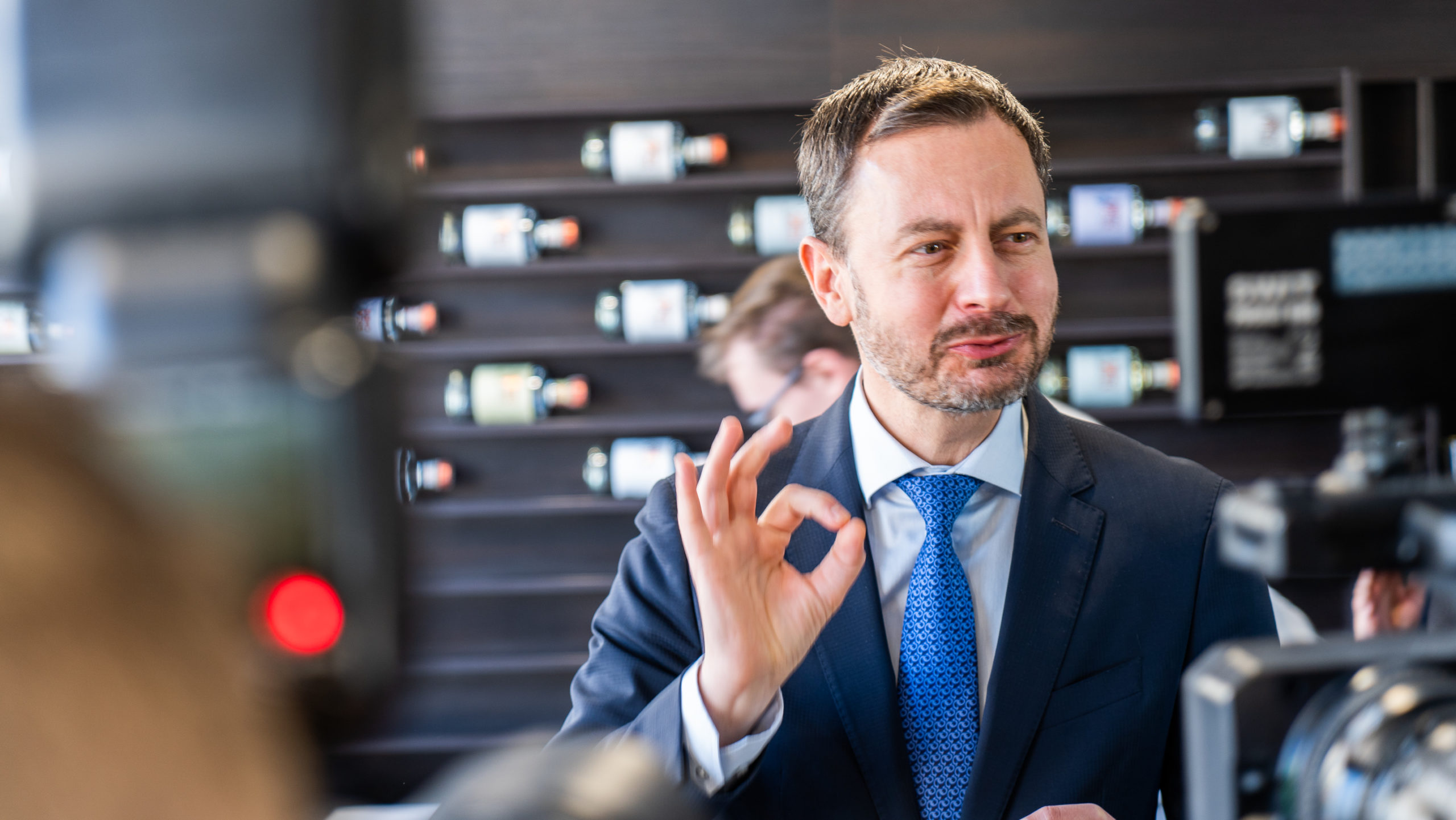 Premiér Eduard Heger ochutnal ponuku jedál, ktorá bola súčasťou podujatia.