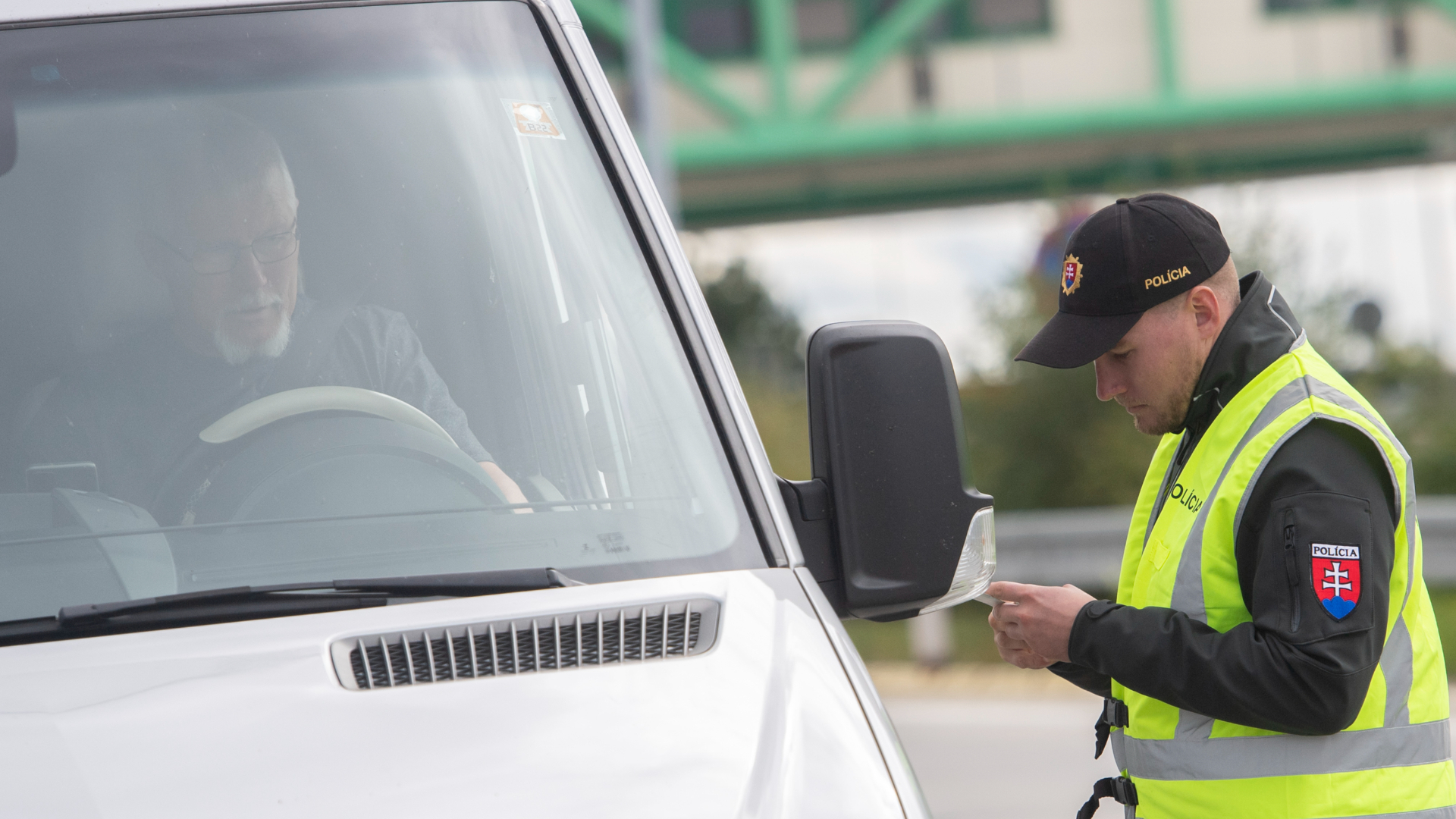 Kontrola áut políciou SR