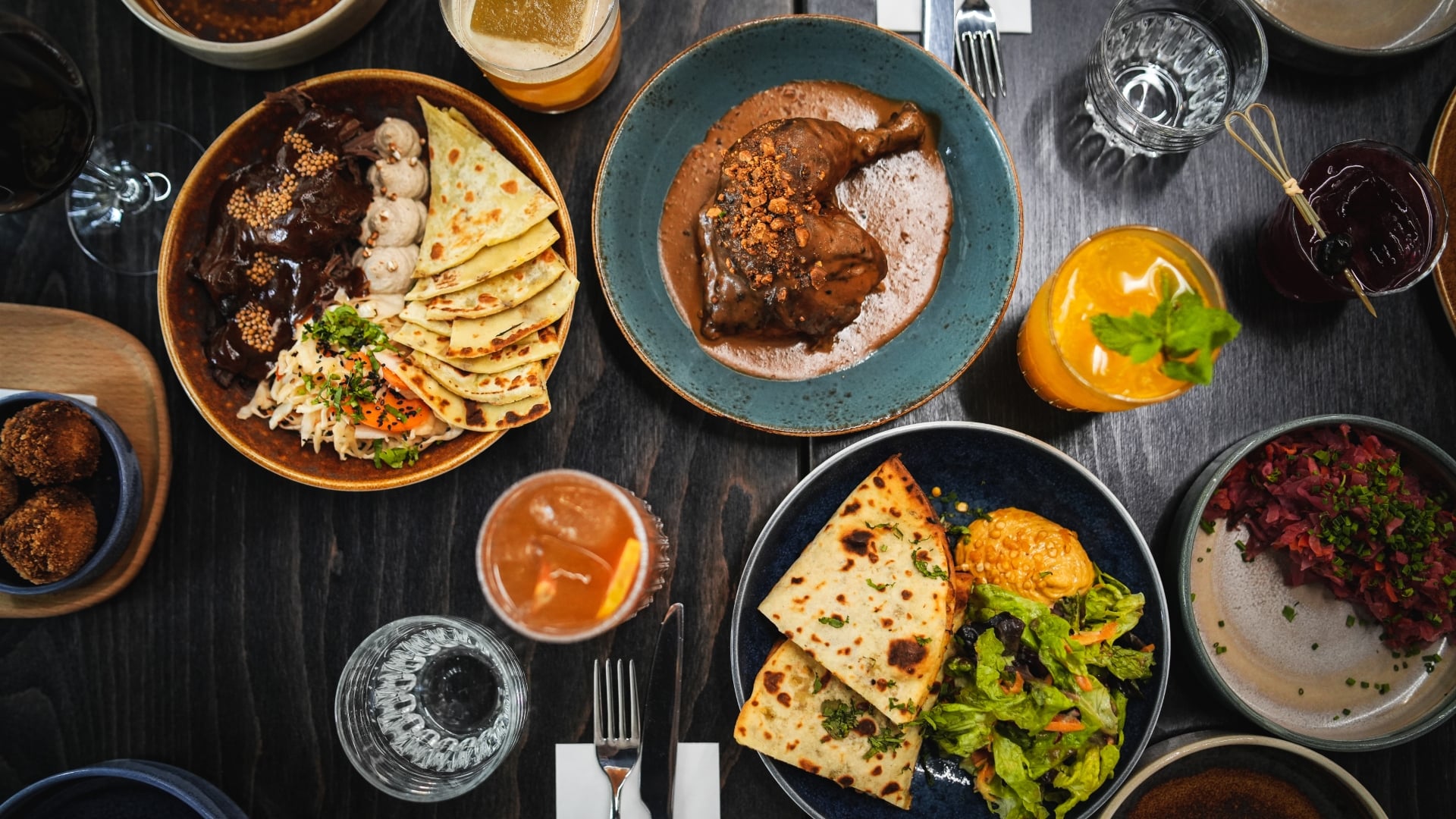 Napríklad zeleninu odoberajú od zeleninára Marka Černého, ​​ktorý má stánok na neďalekých trhoch.