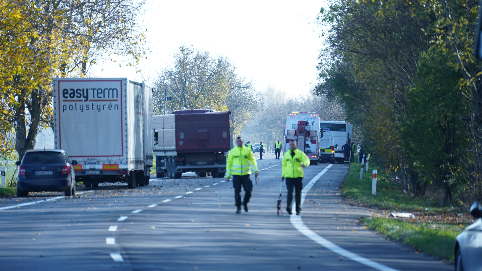 Pri Dolnom Bare havaroval autobus, hlásia najmenej deväť zranených.